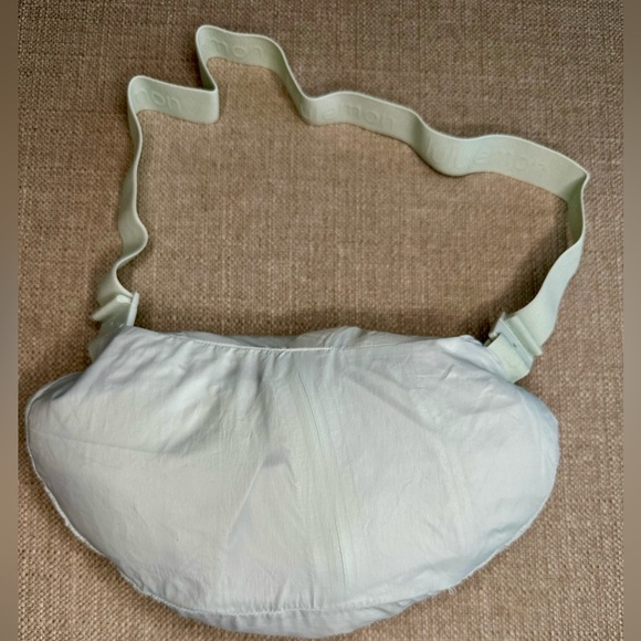 Lululemon Women's Lightweight Packable Jacket, Water-Repellent Windbreaker - Picture 15 of 16